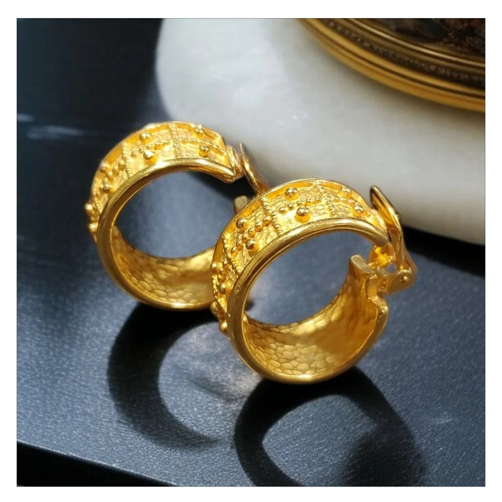 LESLIE BLOCK Vintage 1980's Gold Plated Hammered Bead Hoop Clip-on Earrings - Picture 2 of 5